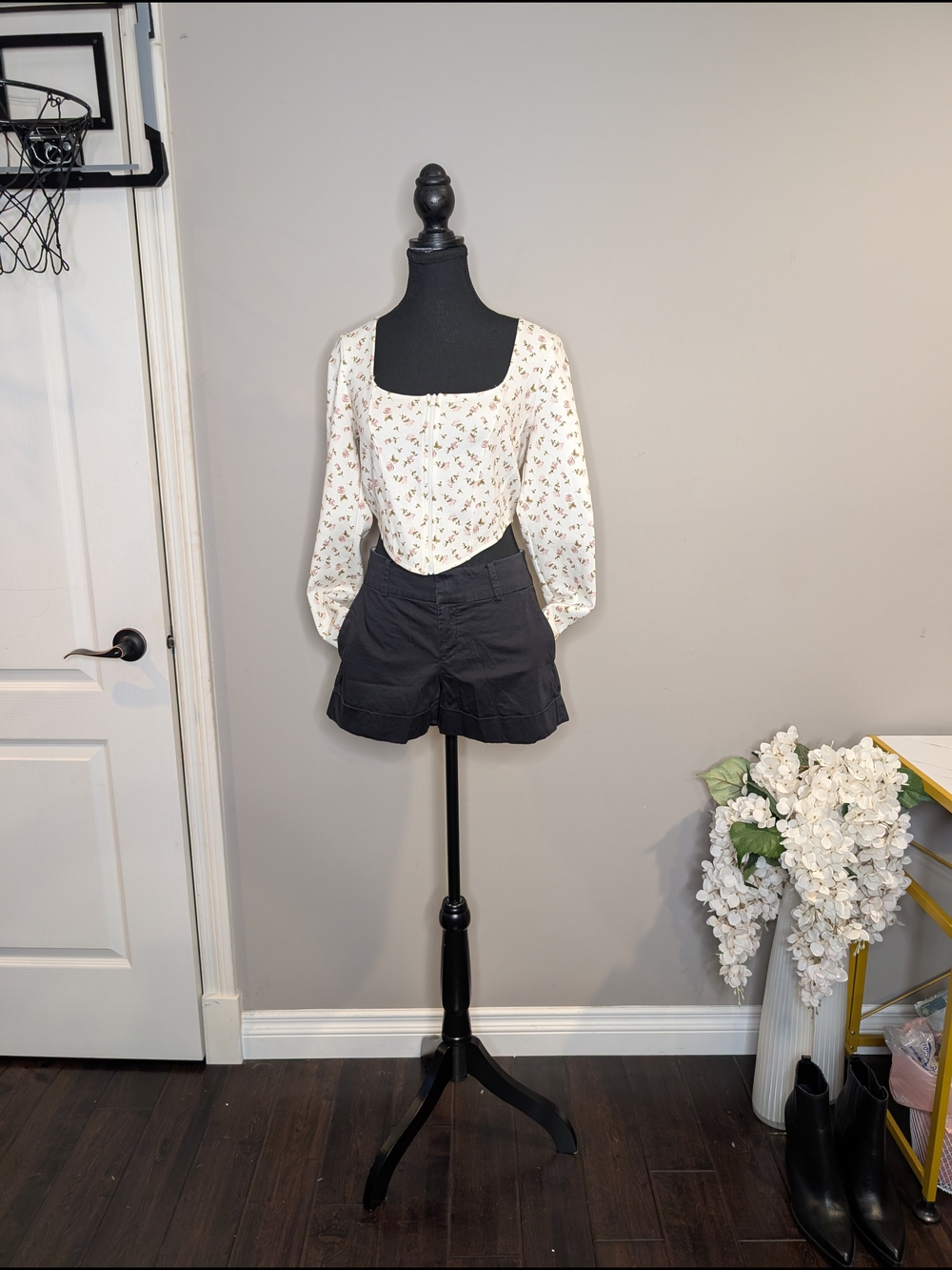Sunday Best Aritzia Rose Print Crop Top — Women's Size Medium